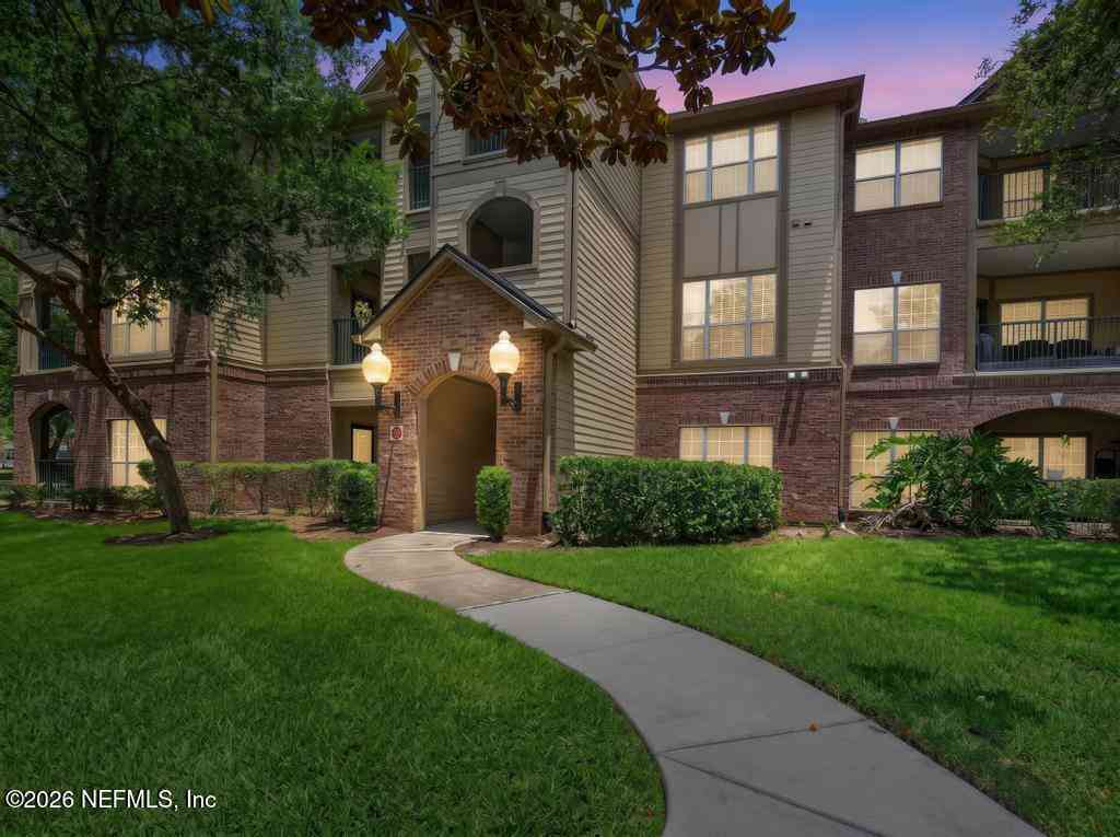 Condo For Sale - 7800 Point Meadows Drive #126<br/> Jacksonville, FL 32256