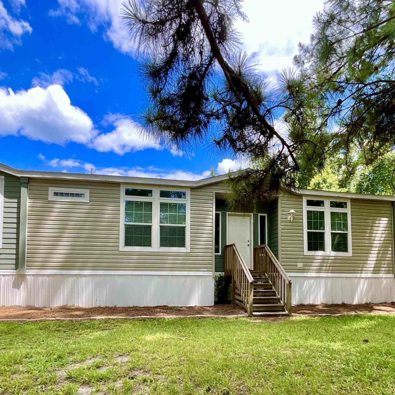Homes For Sale - 122 Tanner Road<br/> Florahome, FL 32140