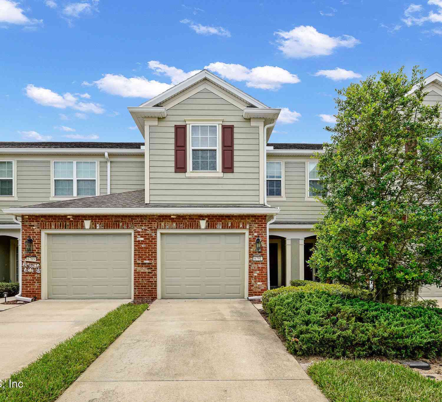 Townhouse For Rent - 6791 Roundleaf Drive<br/> Jacksonville, FL 32258