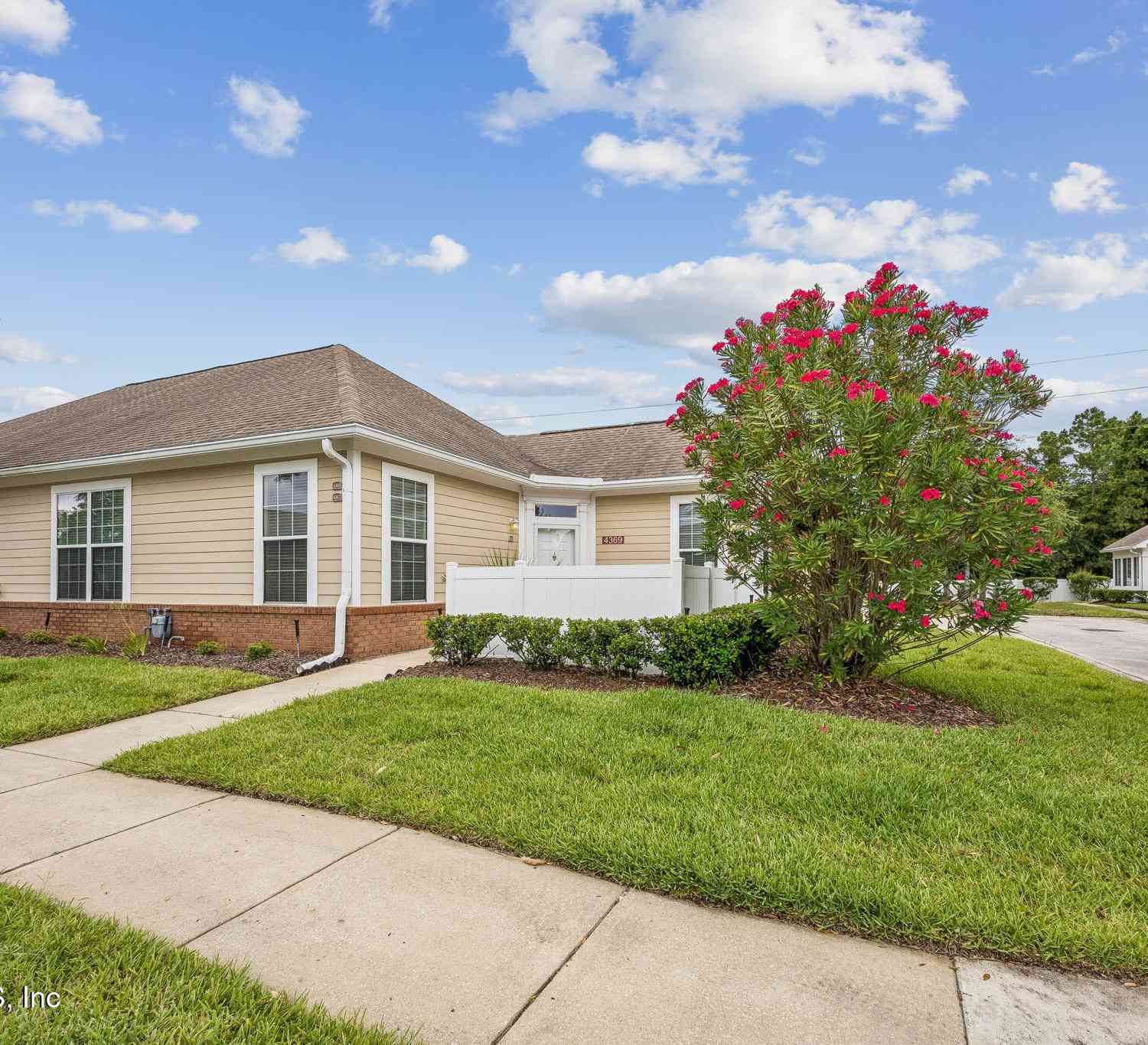 Condo For Sale - 4369 Edgewater Crossing Drive #11-2<br/> Jacksonville, FL 32257