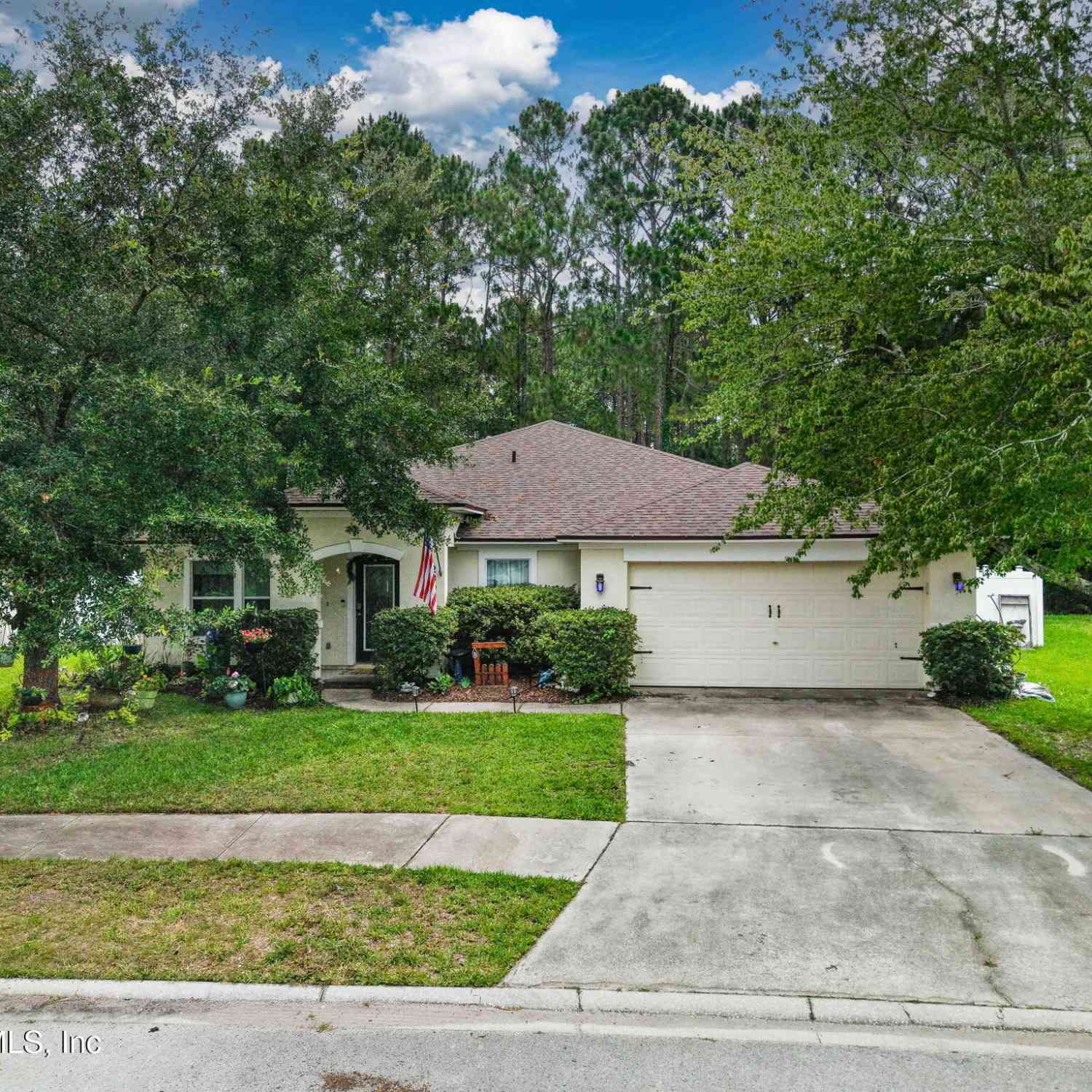 Homes For Sale - 2393 Rusty Lakes Lane<br/> Jacksonville, FL 32221
