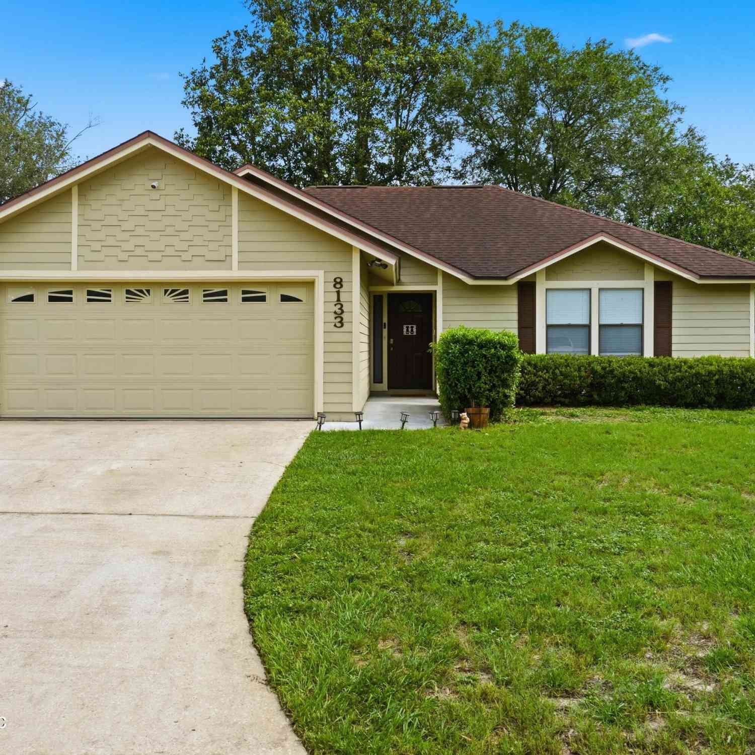 Homes For Sale - 8133 Morristown Trail<br/> Jacksonville, FL 32244