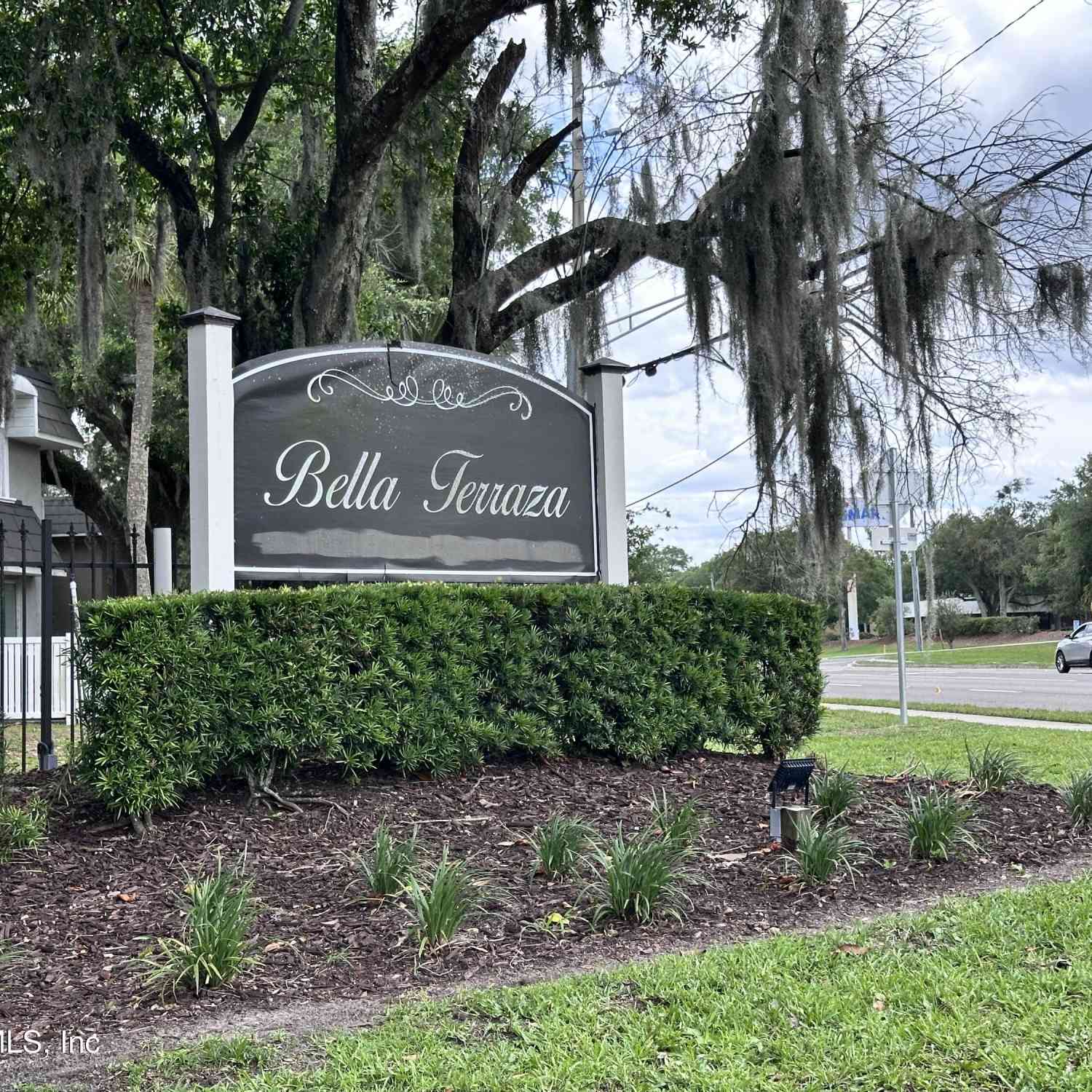 Condo For Sale - 355 Monument Road #12 A1<br/> Jacksonville, FL 32225