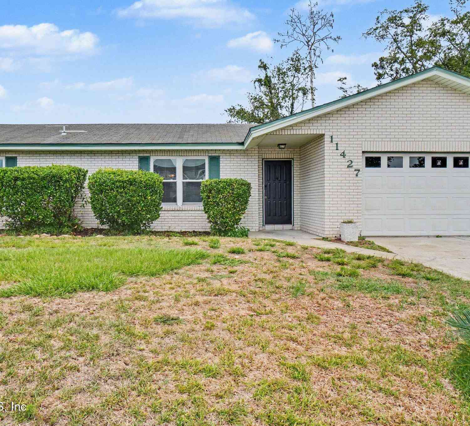 Homes For Sale - 11427 Yellow Tail Court<br/> Jacksonville, FL 32218