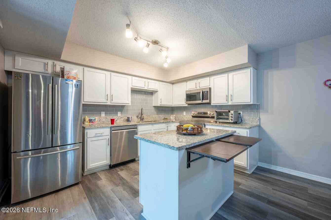 Townhouse For Sale - 10458 Big Tree Circle<br/> Jacksonville, FL 32257