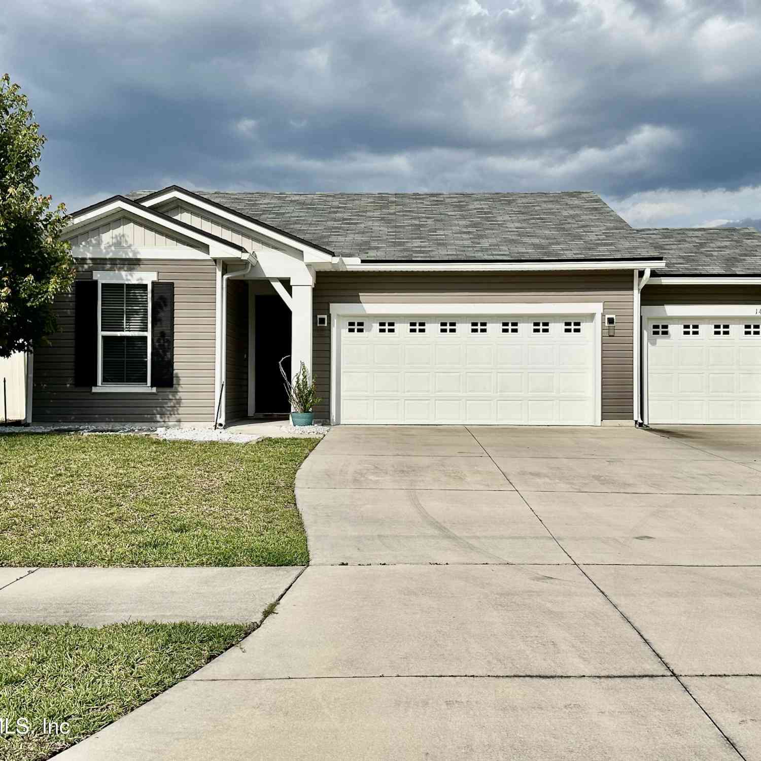 Homes For Rent - 1443 Tropical Pine Cove Cove<br/> Middleburg, FL 32068