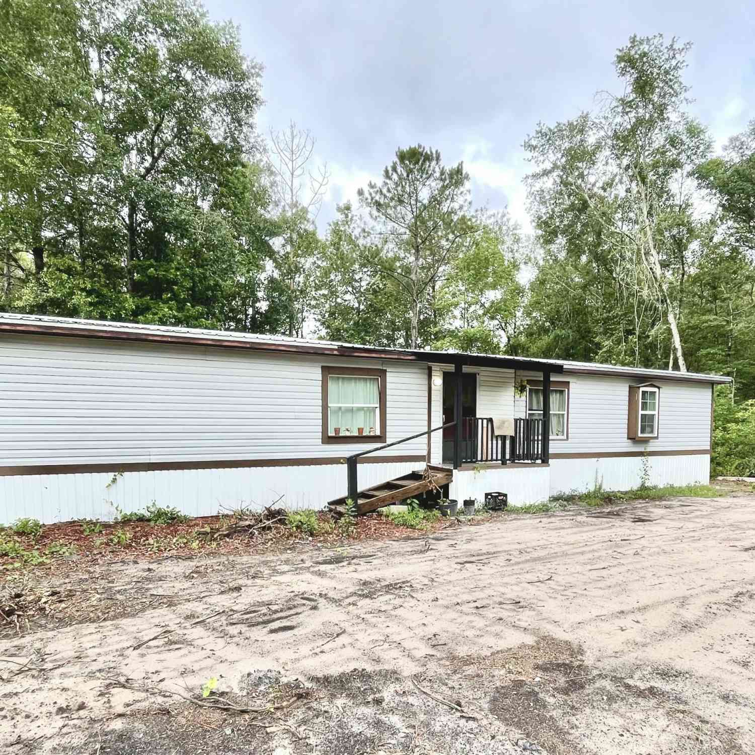 Mobile Home For Sale - 2744 Burroughs Road<br/> Middleburg, FL 32068