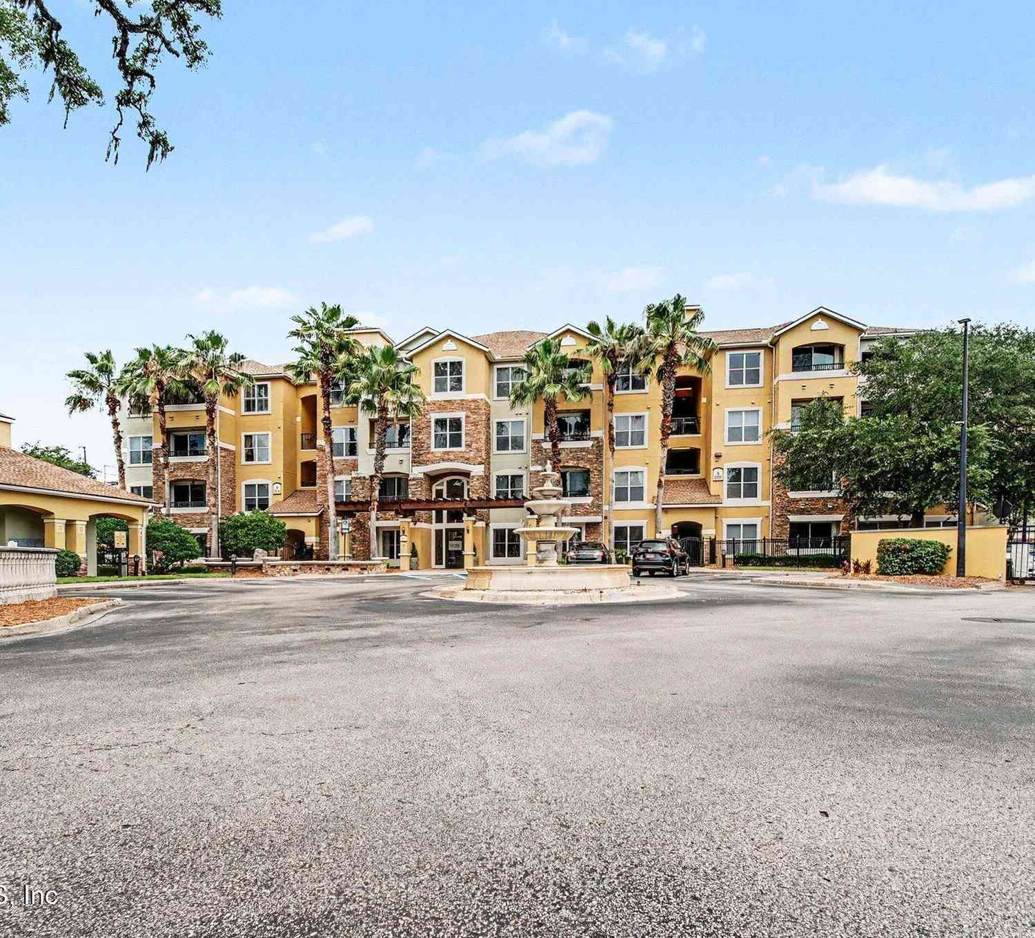 Condo For Sale - 8539 Gate Parkway #633<br/> Duval County, Jacksonville, FL 32216
