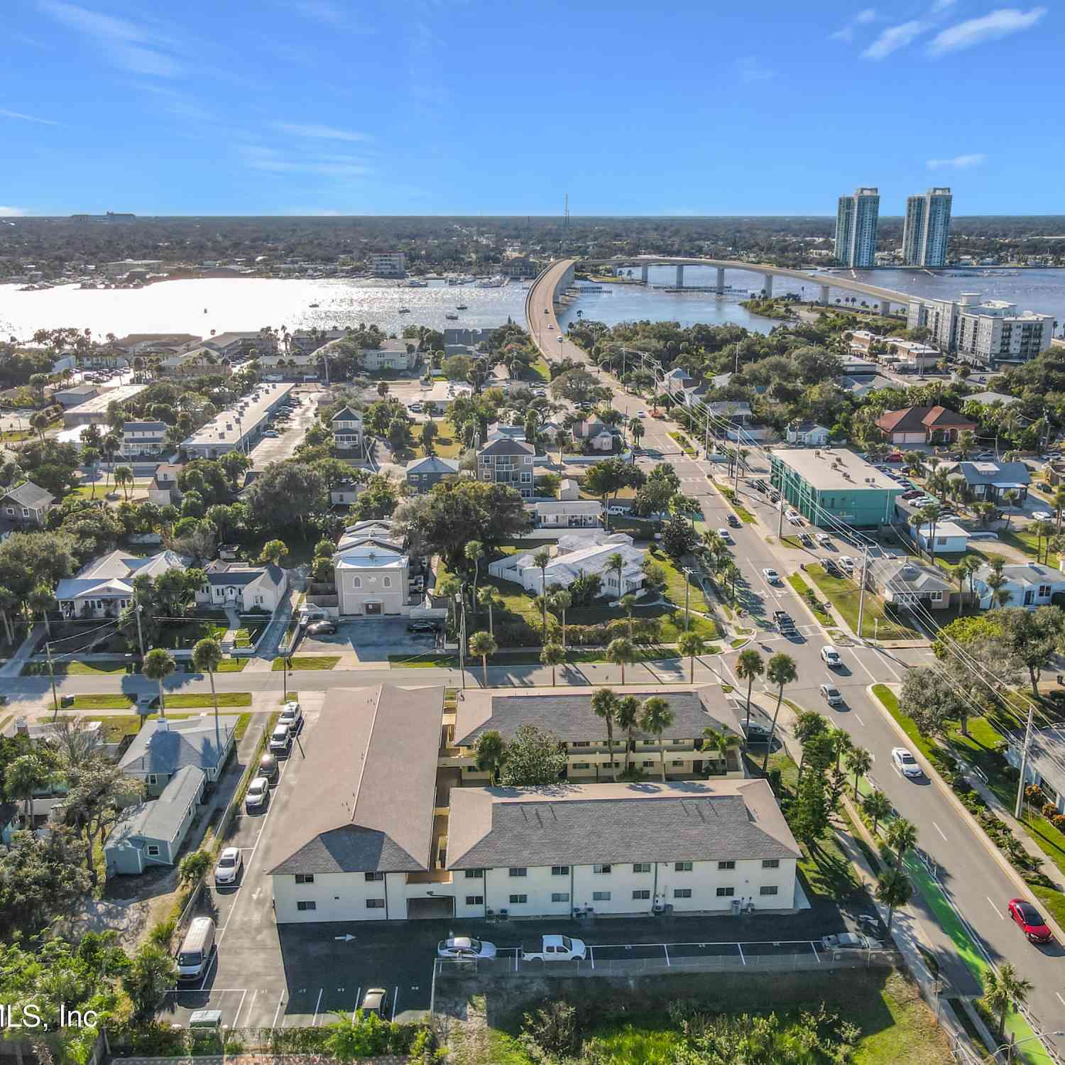 Condo For Sale - 400 Oakridge Boulevard #210<br/> Daytona Beach, FL 32118