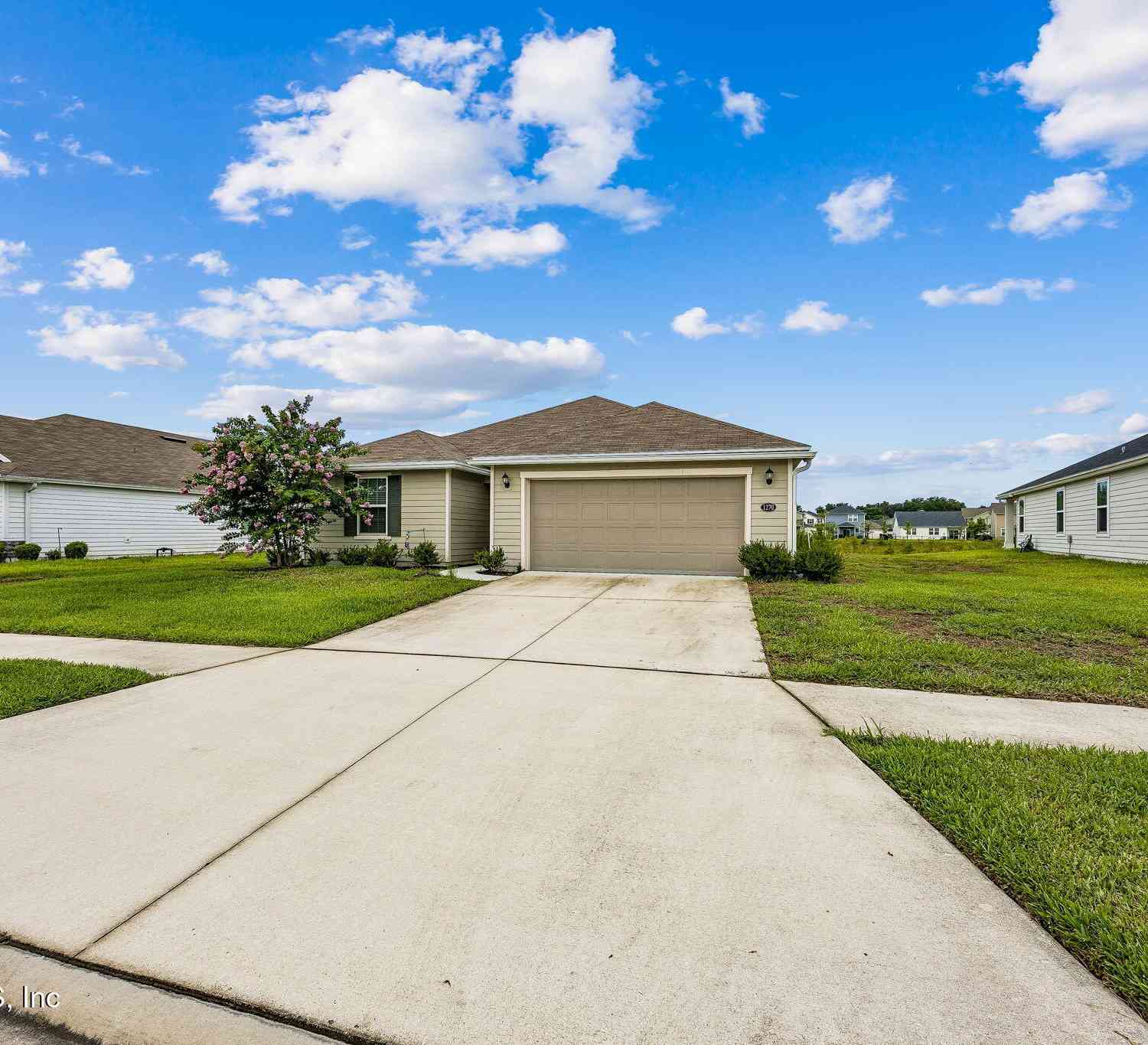Homes For Sale - 1270 Panther Lake Parkway<br/> Jacksonville, FL 32221