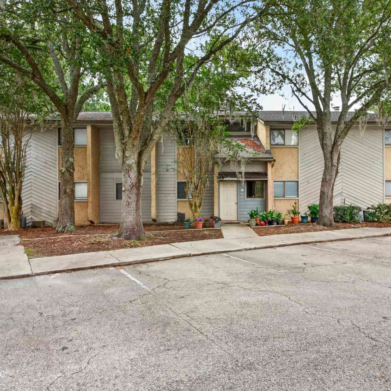 Condo For Sale - 3801 Crown Point Road #2061<br/> Duval County, Jacksonville, FL 32257