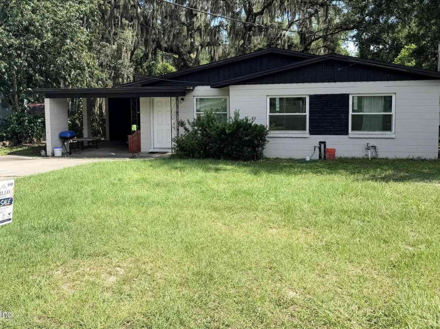 Homes For Sale - 5812 Blackthorn Road<br/> Jacksonville, FL 32244