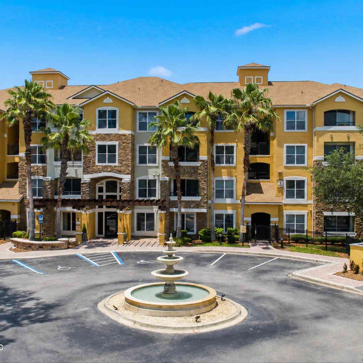 Condo For Sale - 8539 Gate Parkway #9235<br/> Duval County, Jacksonville, FL 32216