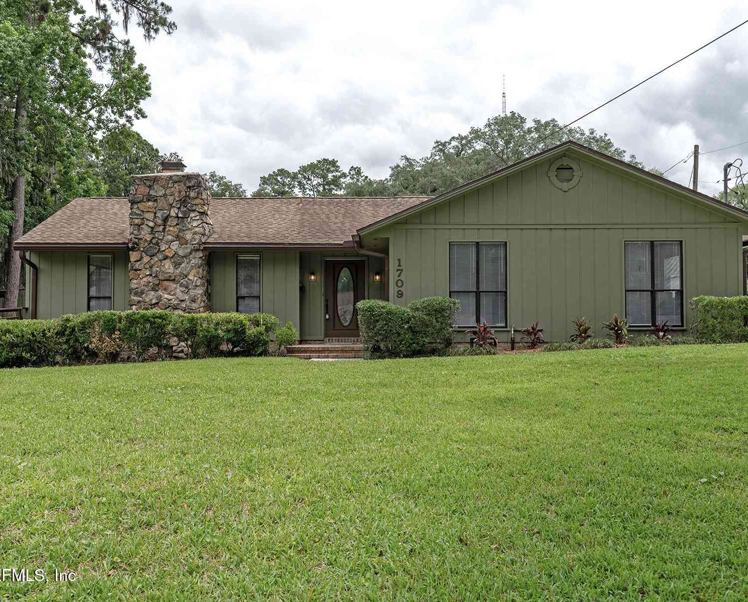 Homes For Sale - 1709 Memory Lane<br/> Jacksonville, FL 32210