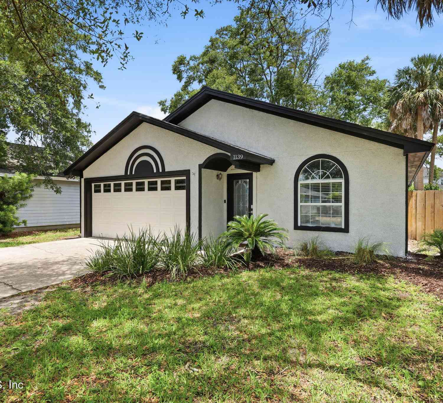 Homes For Sale - 1139 Ruth Avenue<br/> Jacksonville Beach, FL 32250