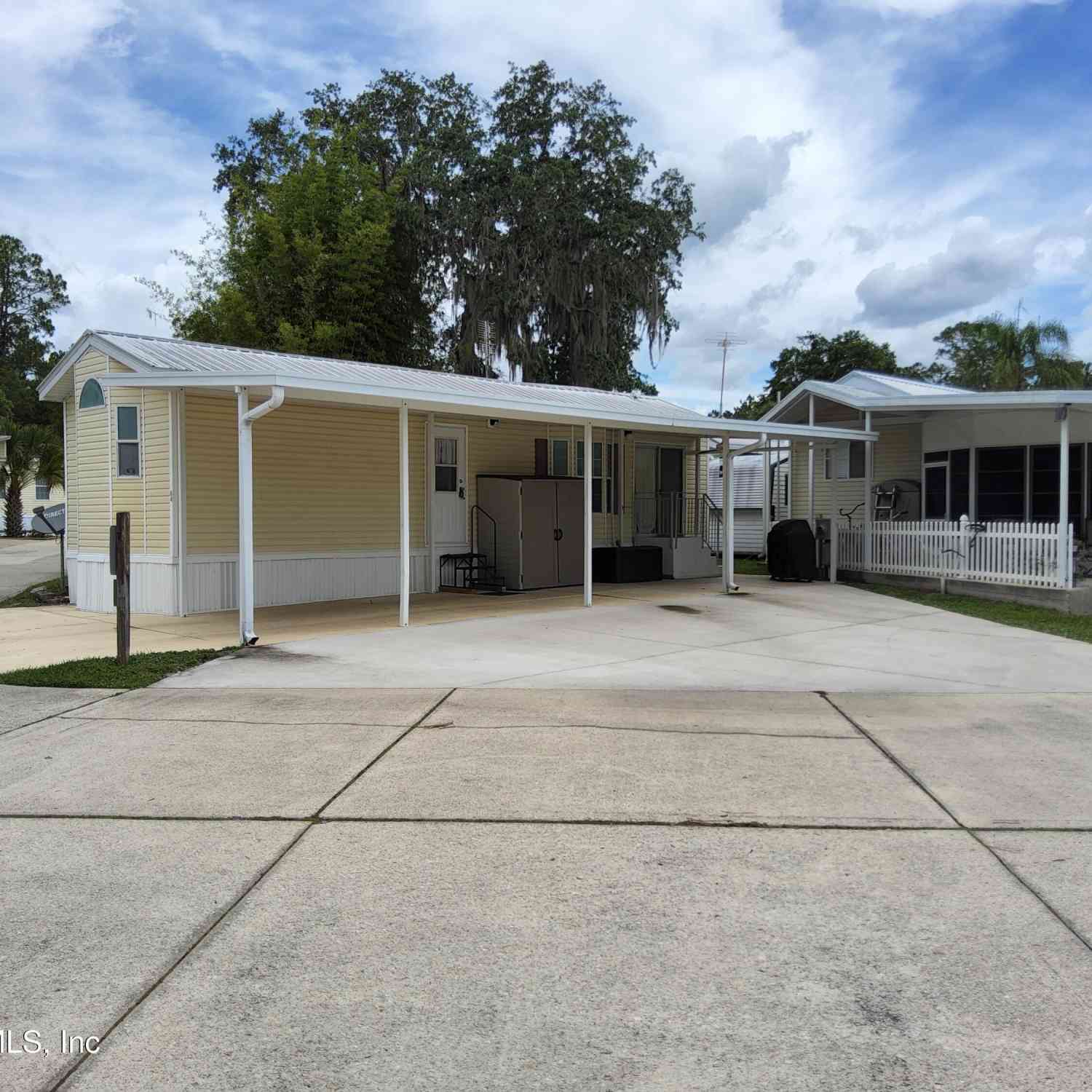 Mobile Home For Sale - 1074 Front Street #84<br/> Welaka, FL 32193