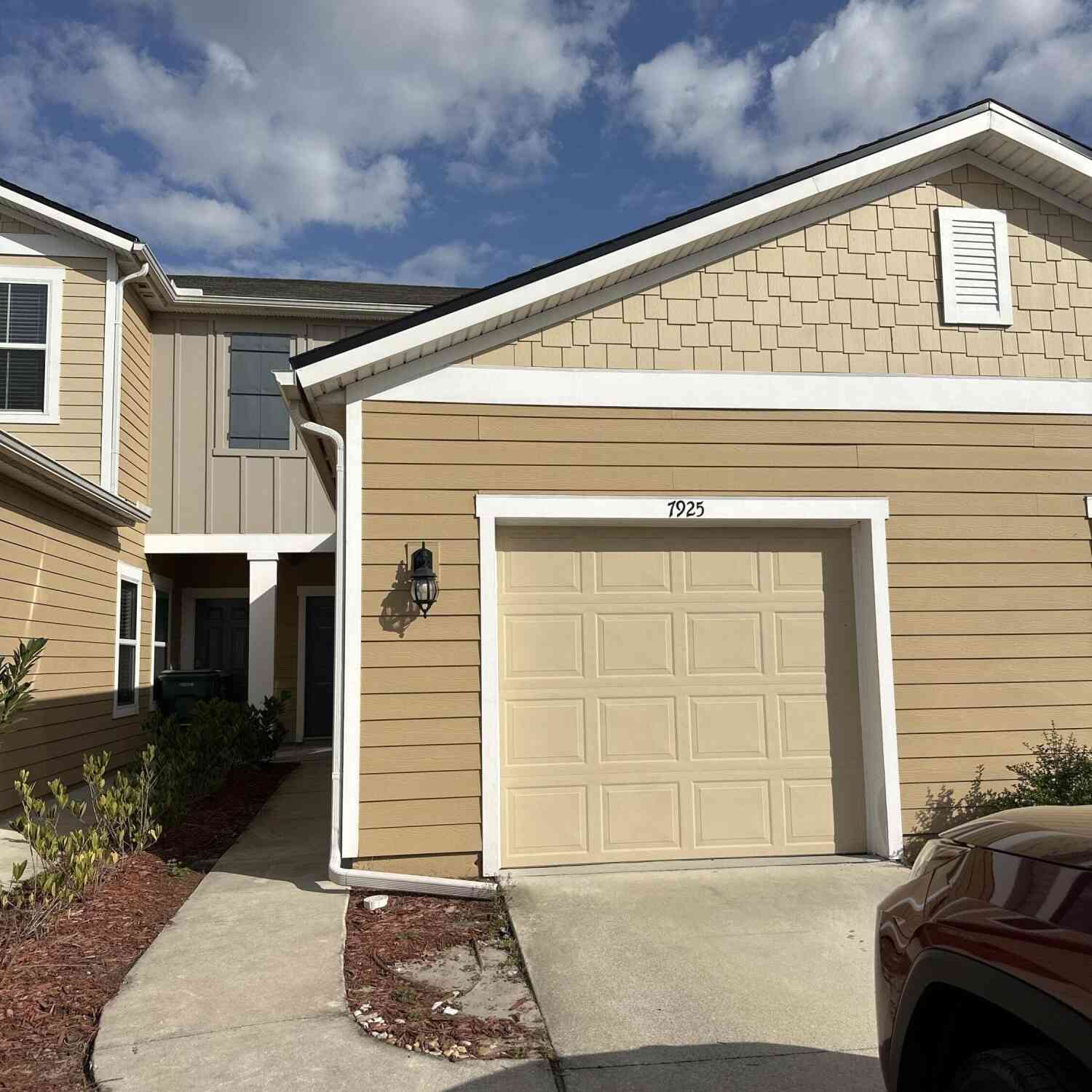 Townhouse For Rent - 7925 Echo Springs Road<br/> Jacksonville, FL 32256