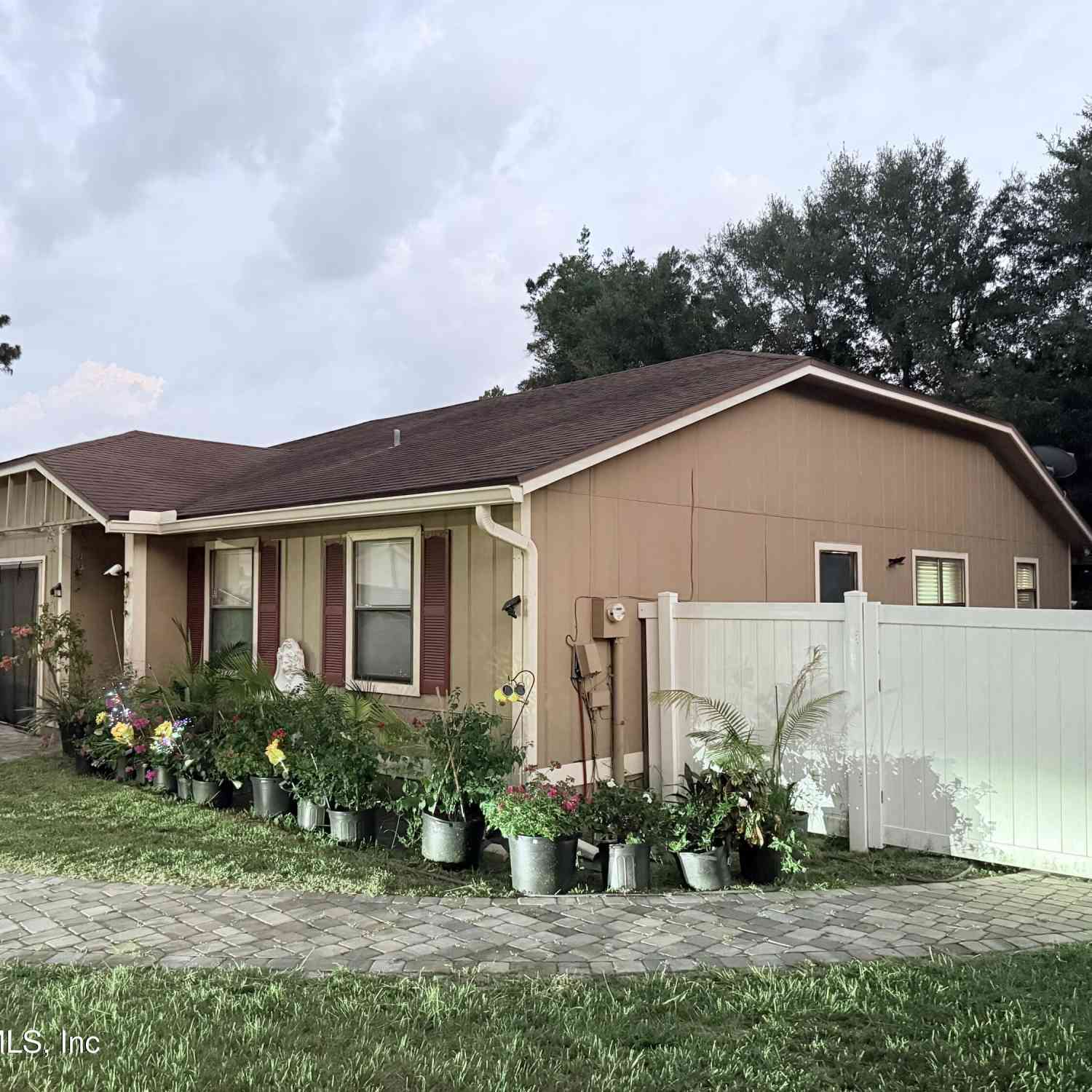 Homes For Sale - 8005 Fleur De Lis Drive<br/> Jacksonville, FL 32277