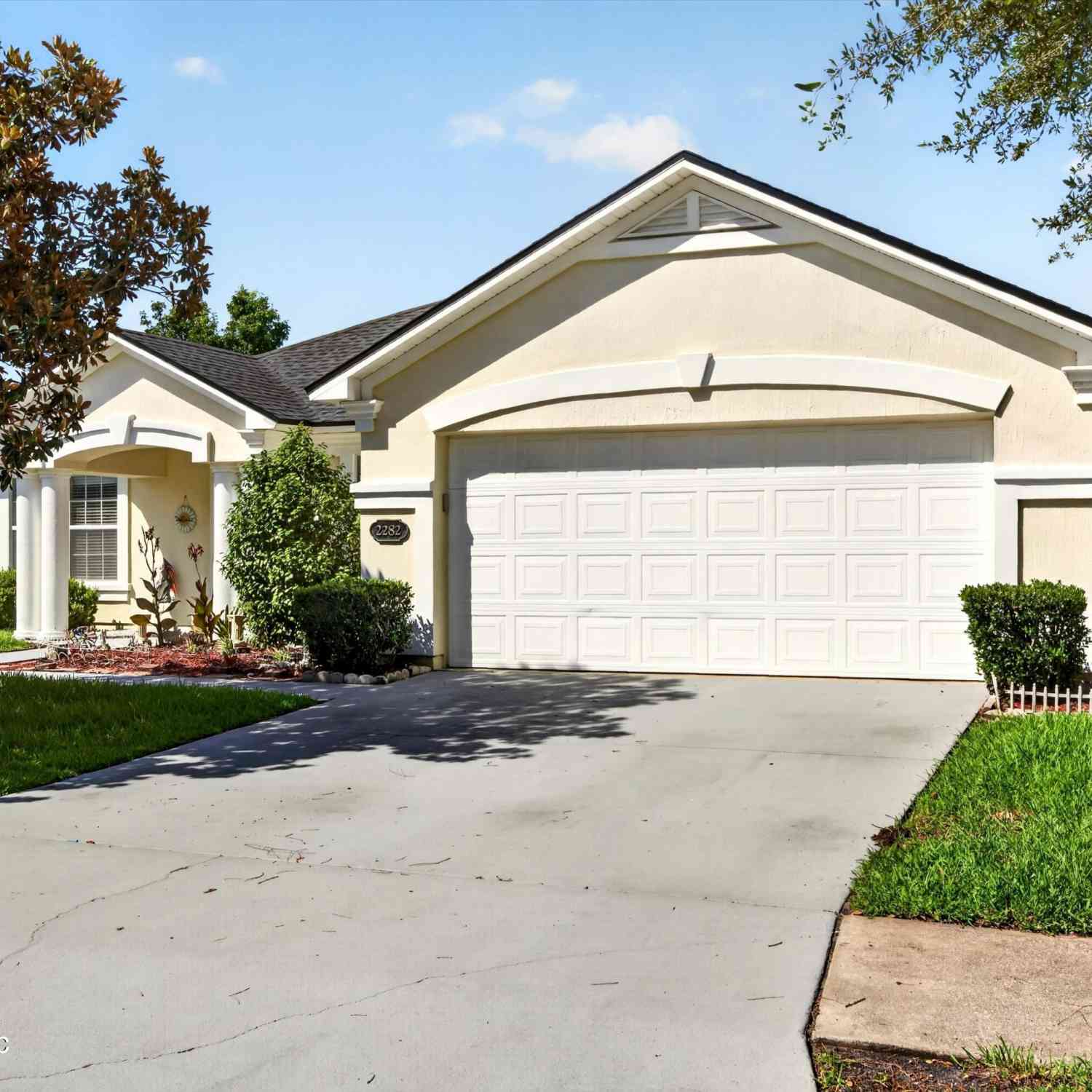 Homes For Sale - 2282 Justin Lake Drive<br/> Jacksonville, FL 32221