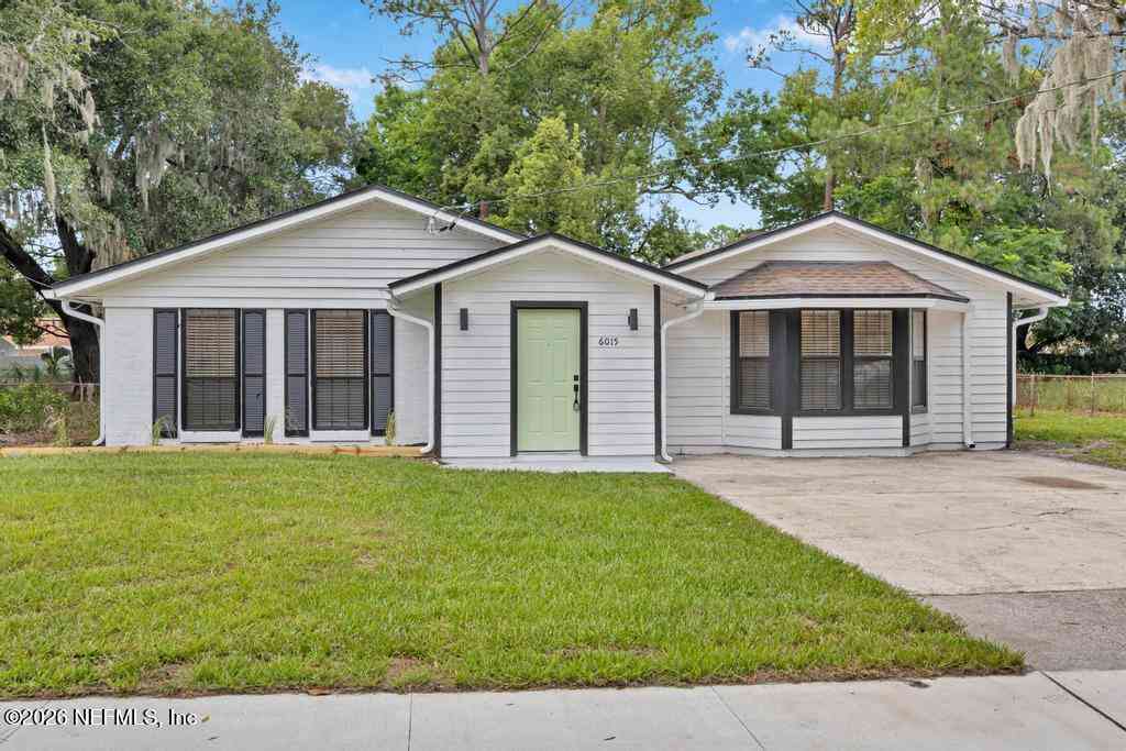 Homes For Sale - 6015 Royal Estates Place<br/> Jacksonville, FL 32277