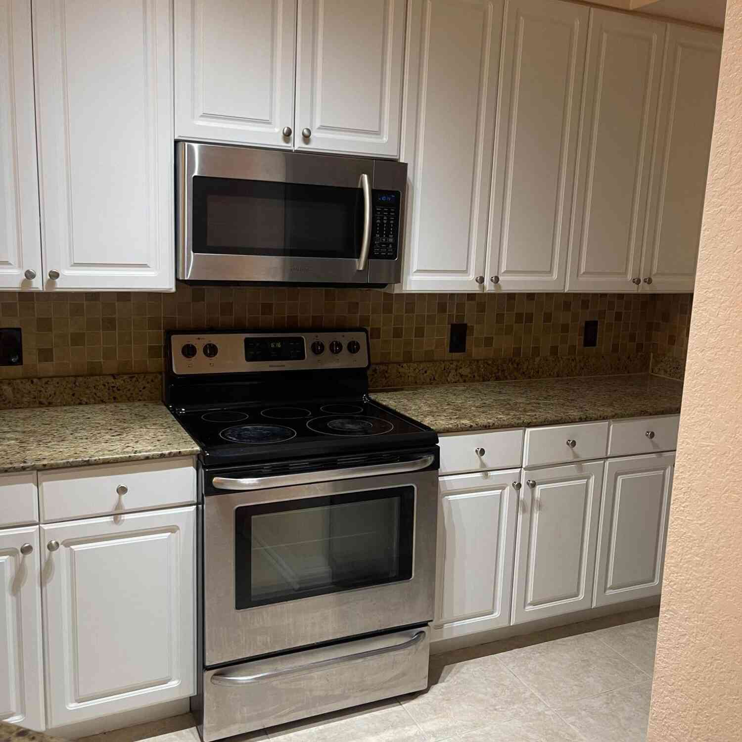 Condo For Sale - 8539 Gate Parkway #122<br/> Jacksonville, FL 32216