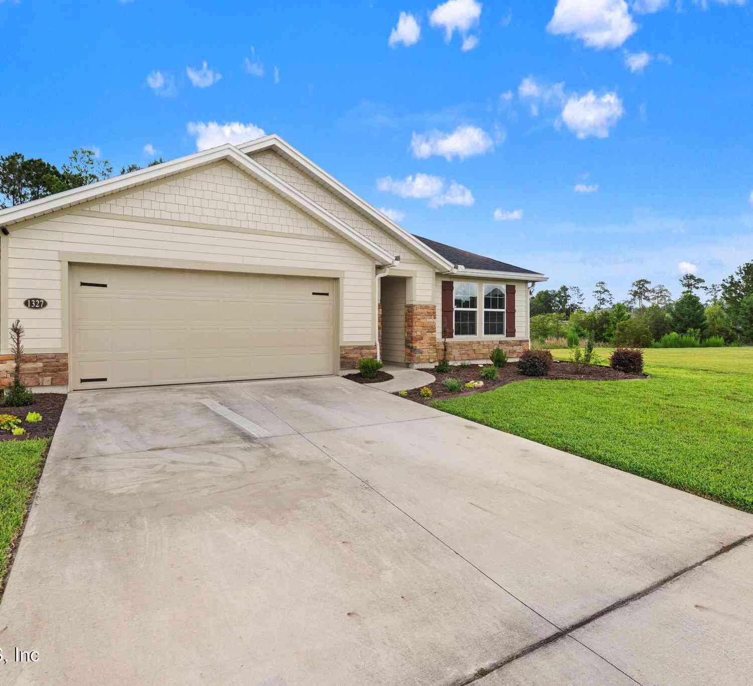 Homes For Sale - 1327 Panther Lake Parkway<br/> Jacksonville, FL 32221