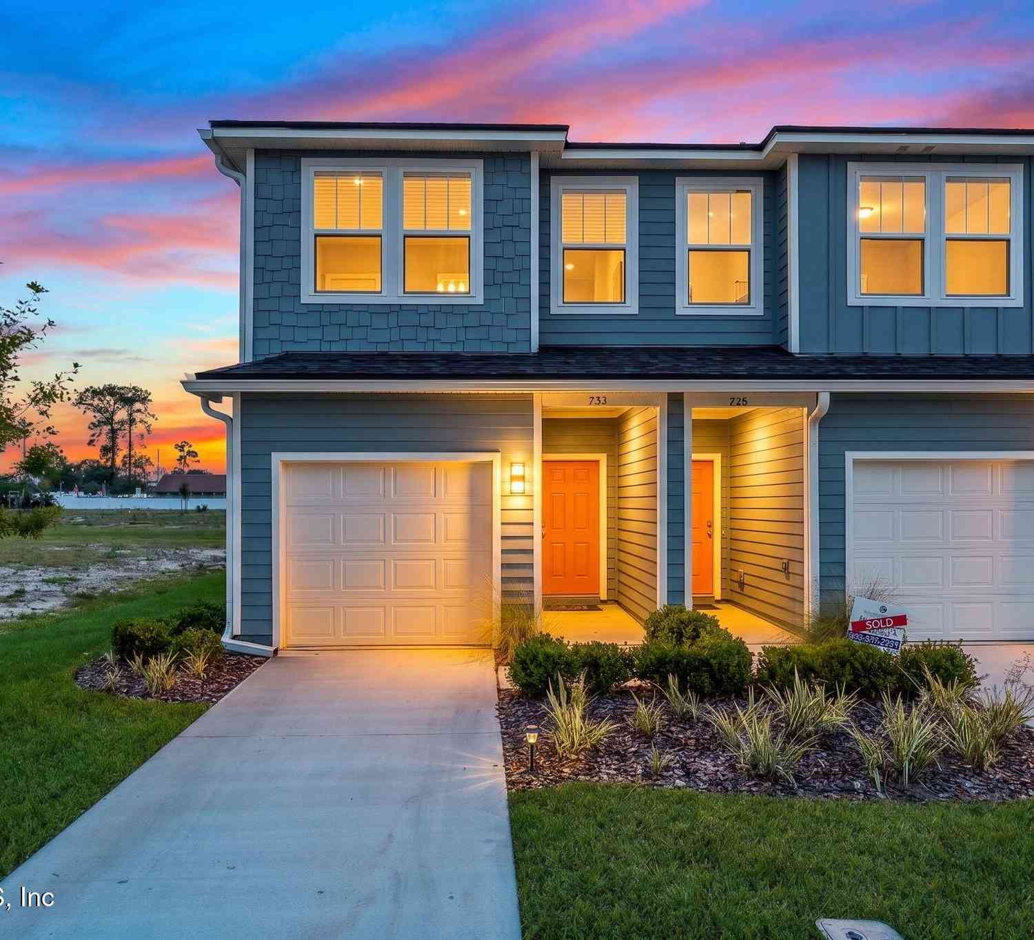 Townhouse For Sale - 7634 Commander Lane<br/> Jacksonville, FL 32256
