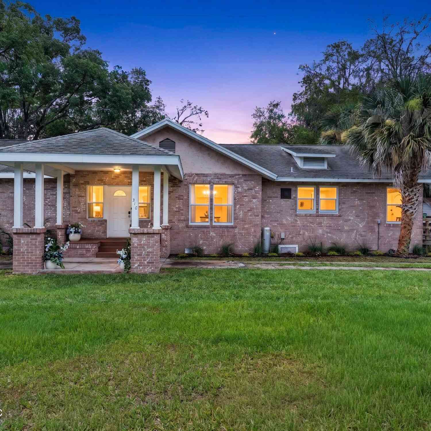 Homes For Sale - 310 Bayard Street<br/> Clay County, Green Cove Springs, FL 32043