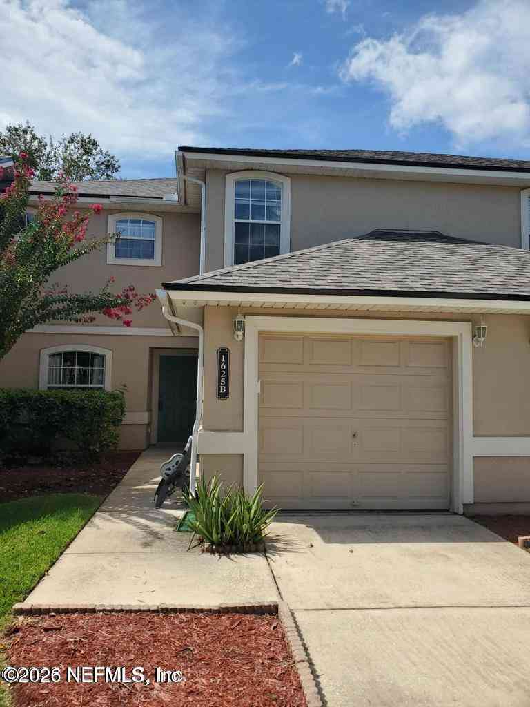Townhouse For Rent - 1625 Vineland Circle #B<br/> FlemingKey, FL 32003