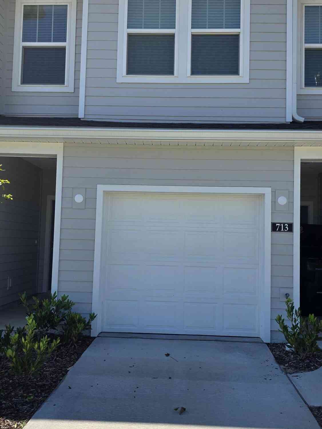 Townhouse For Rent - 653 Holly Lakes Drive<br/> Orange Park, FL 32073