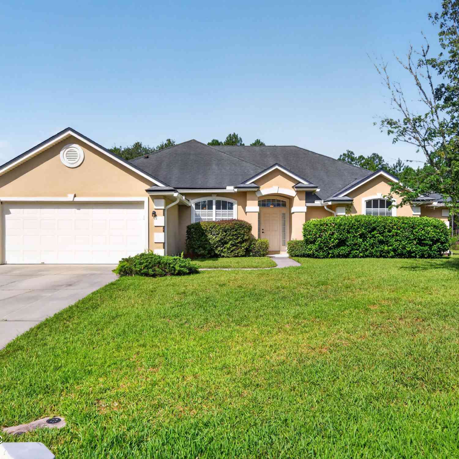 Homes For Sale - 6668 Breeze Hill Court<br/> Duval County, Jacksonville, FL 32222