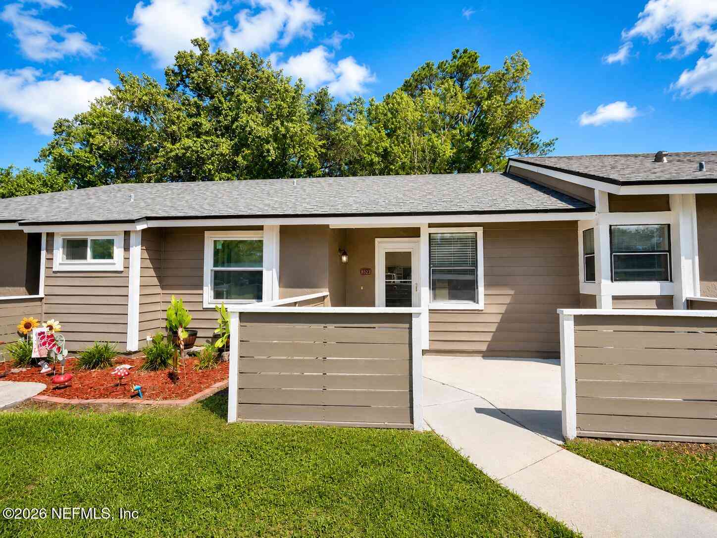 Townhouse For Rent - 8322 Derbyshire Place<br/> Jacksonville, FL 32244