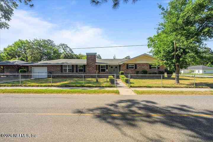 Homes For Sale - 226 E Minnesota Avenue<br/> Macclenny, FL 32063