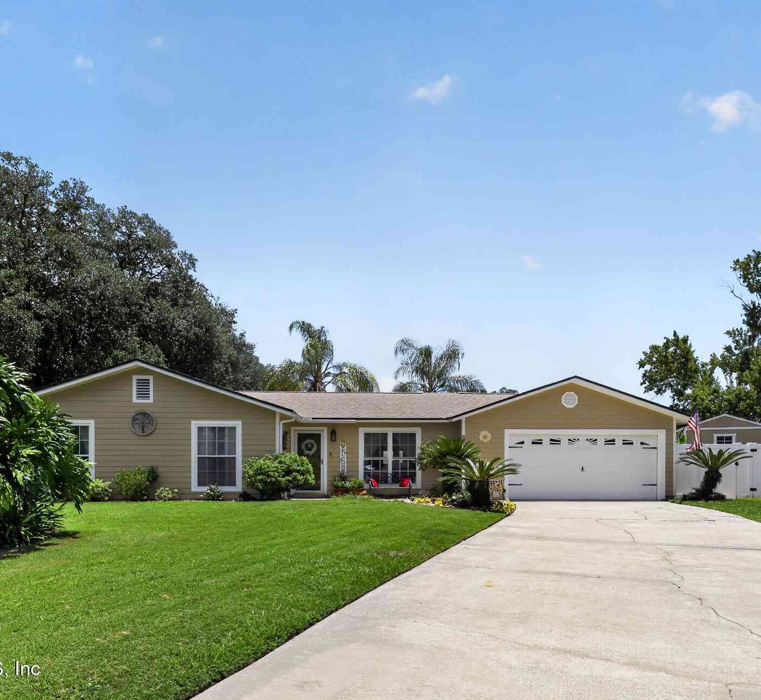 Homes For Sale - 8435 Beautybush Court<br/> Jacksonville, FL 32244