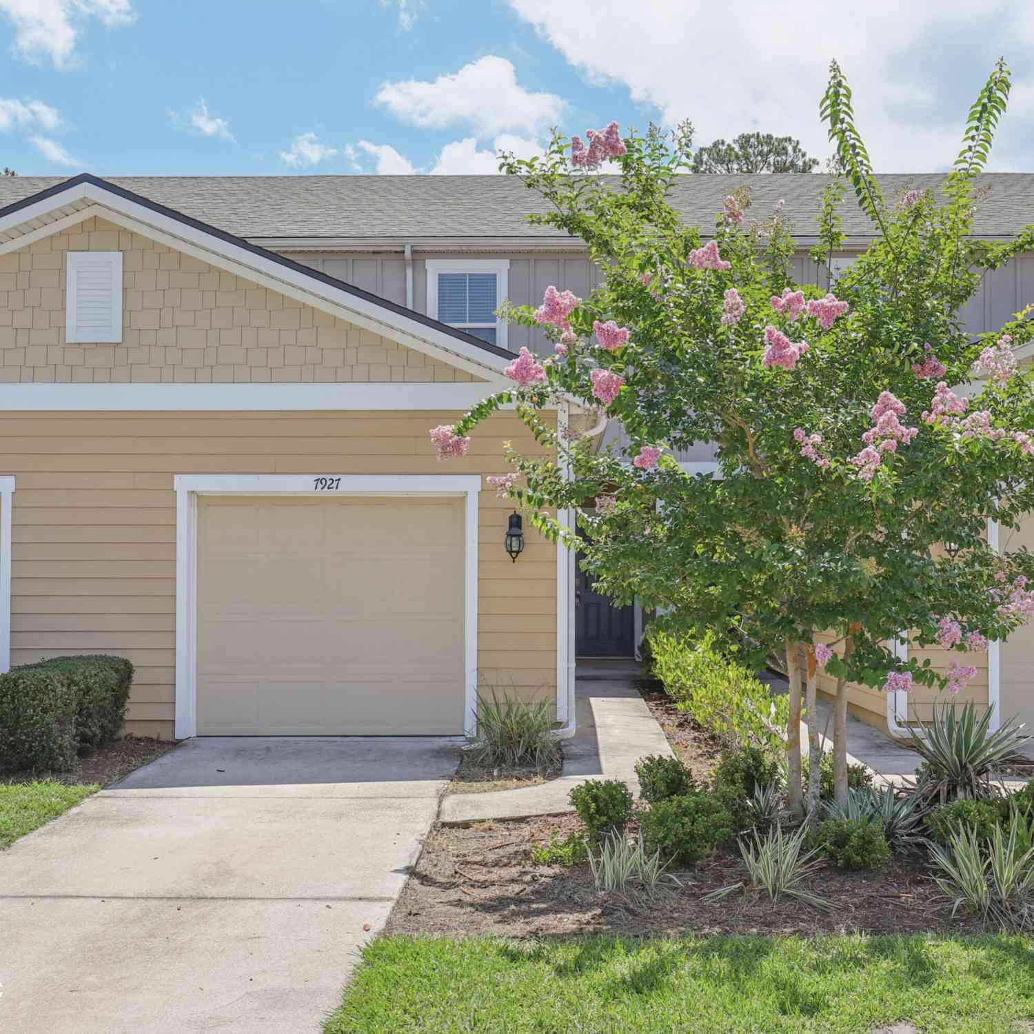 Townhouse For Sale - 7927 Echo Springs Road<br/> Jacksonville, FL 32256