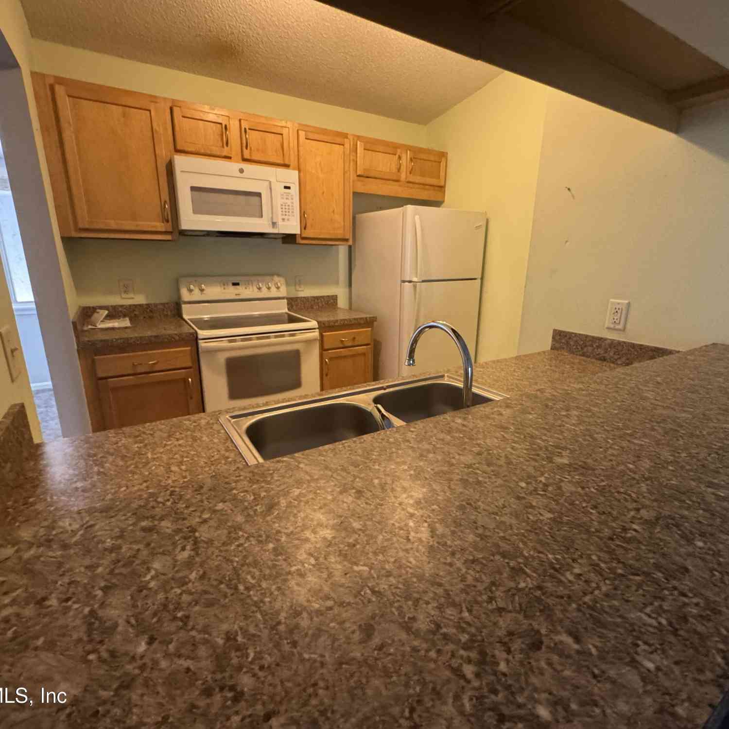 Condo For Rent - 3270 Ricky Drive #303<br/> Jacksonville, FL 32223