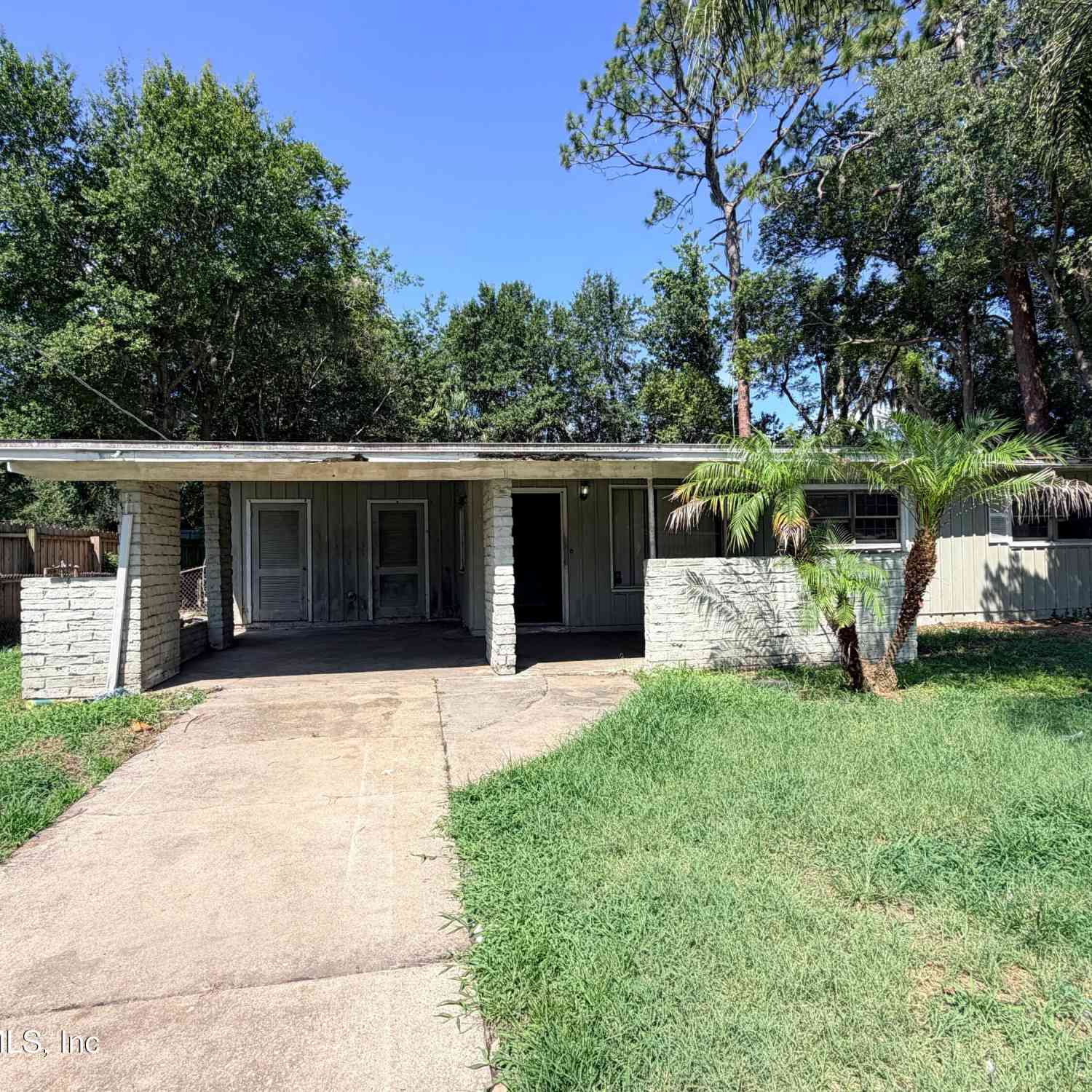Homes For Sale - 1060 La Marche Drive<br/> Jacksonville, FL 32205