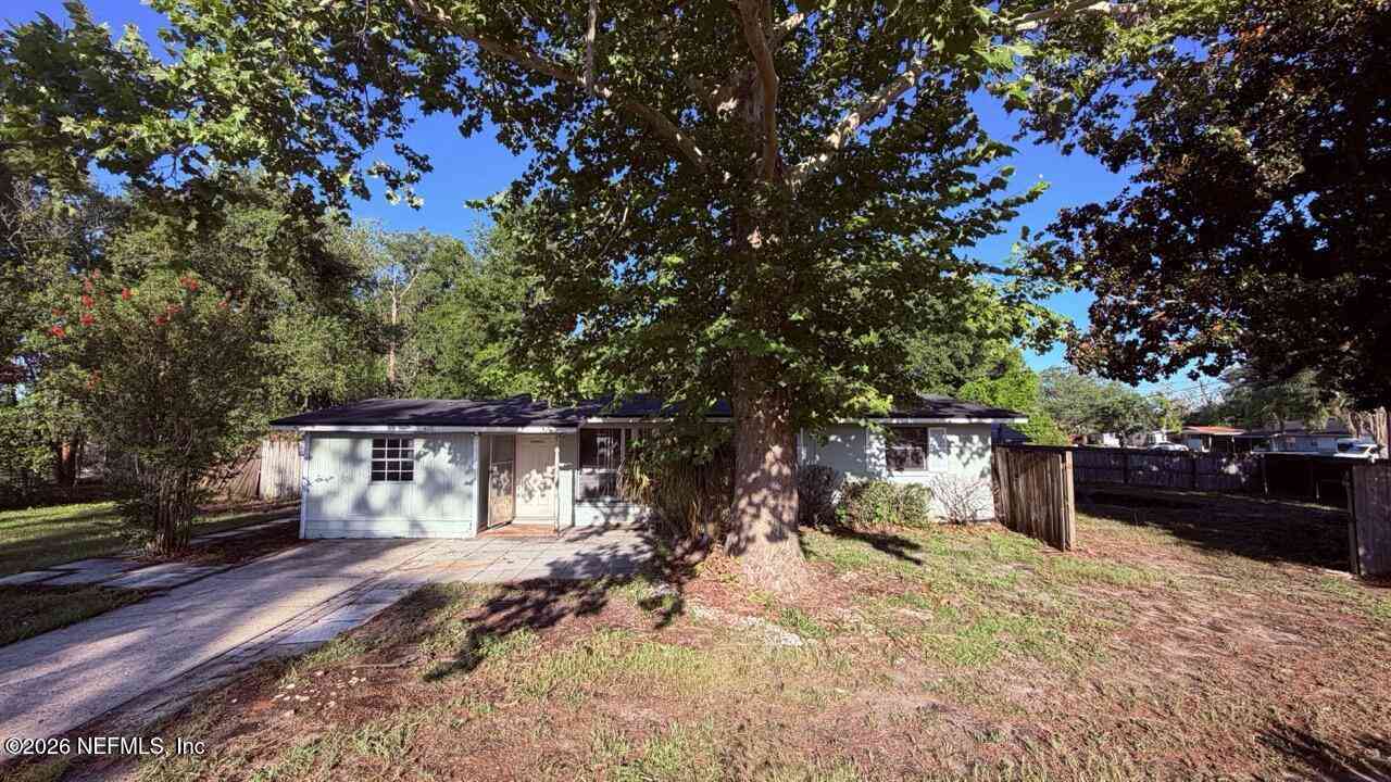 Homes For Sale - 405 W Clermont Drive<br/> Clay County, Jacksonville, FL 32073