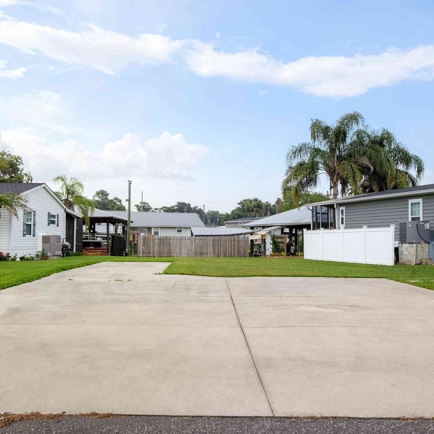 Vacant Land For Sale - 25 Scott Street<br/> Putnam County, Welaka, FL 32193