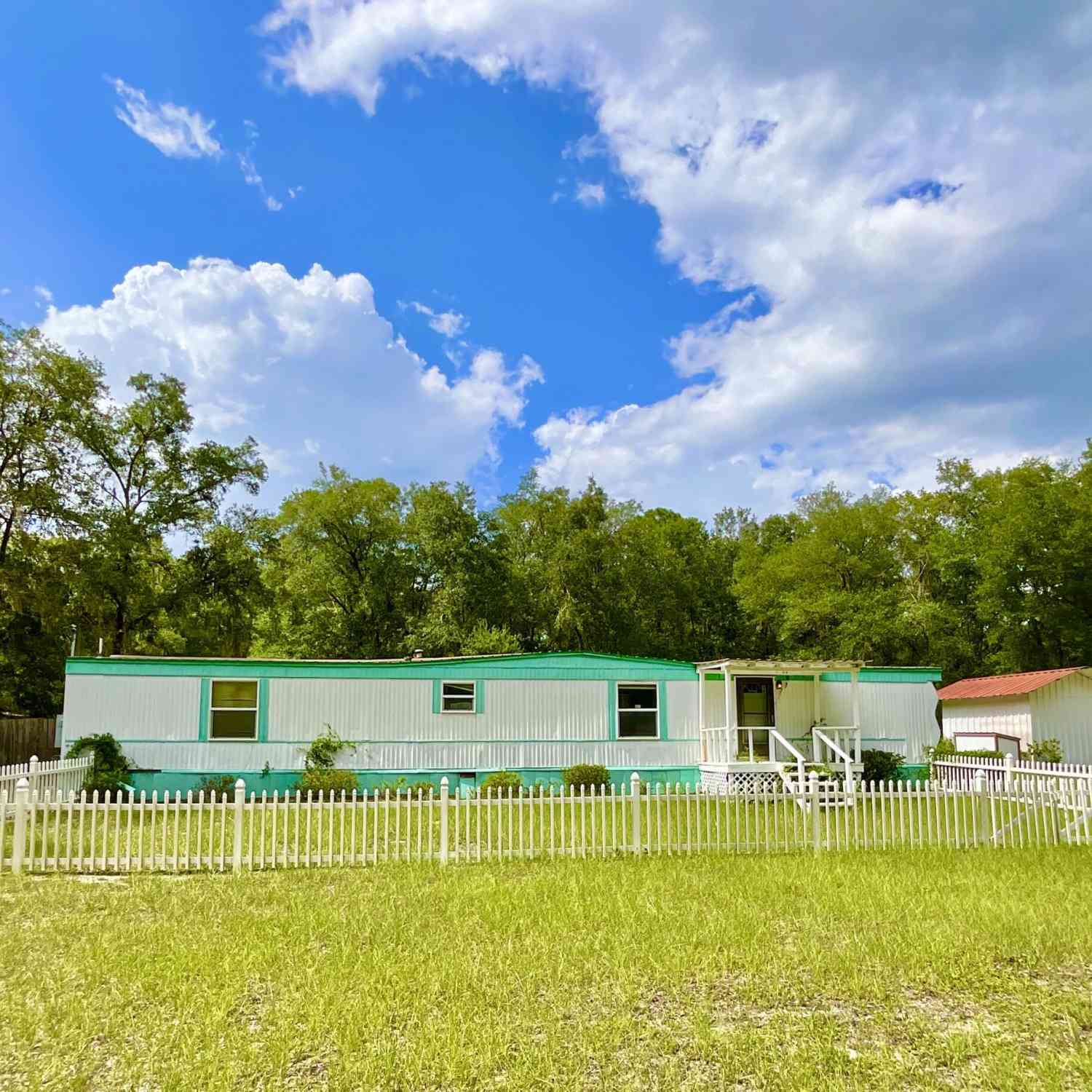 Mobile Home For Sale - 8232 Swan Lake Road<br/> Melrose, FL 32666