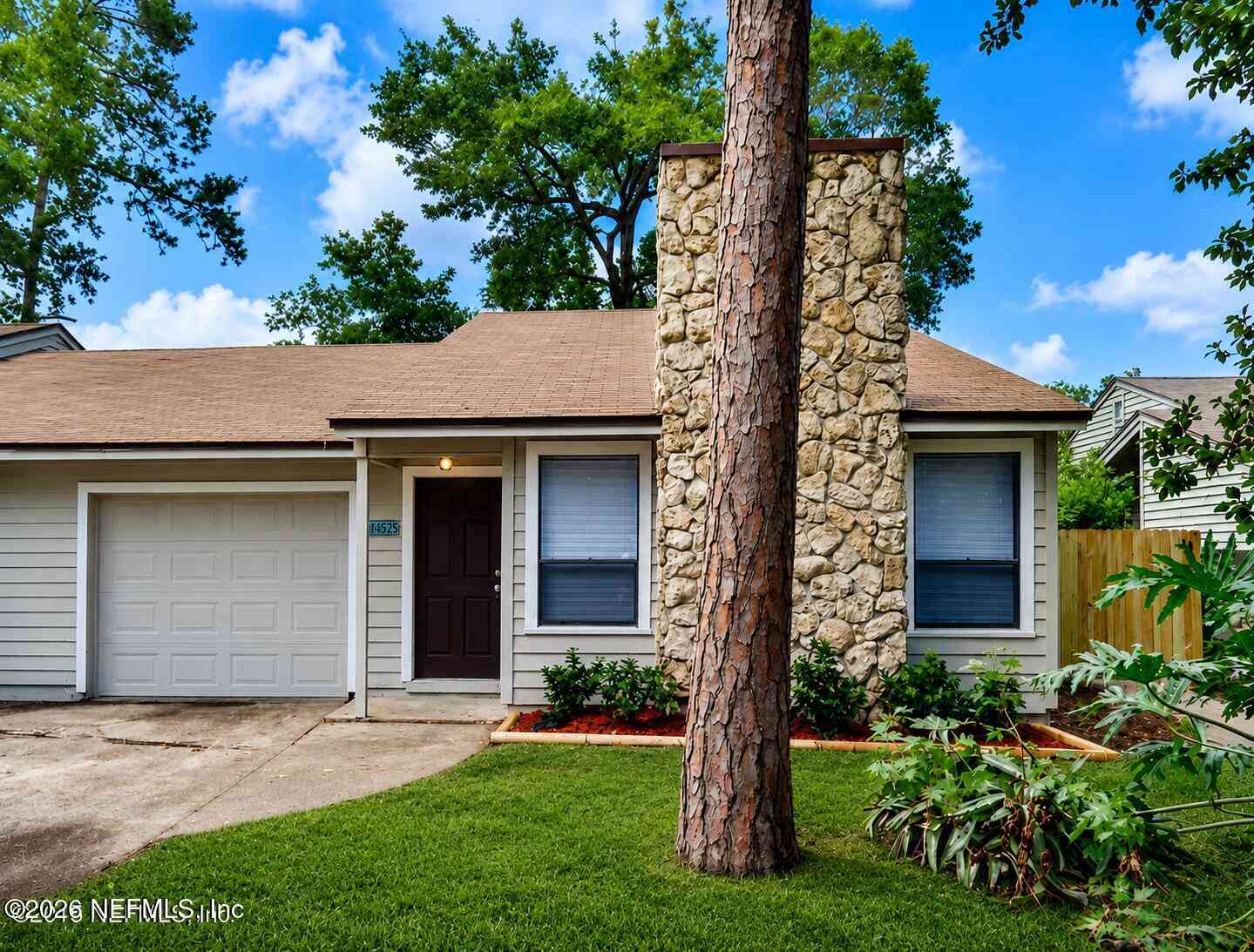 Townhouse For Sale - 6620 Wellington Lane<br/> Duval County, Jacksonville, FL 32216
