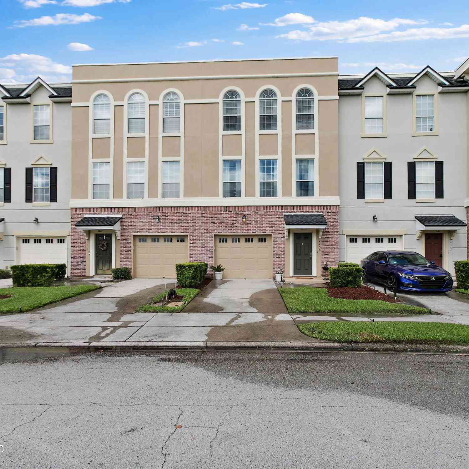 Townhouse For Sale - 4456 Congressional Drive<br/> Jacksonville, FL 32246