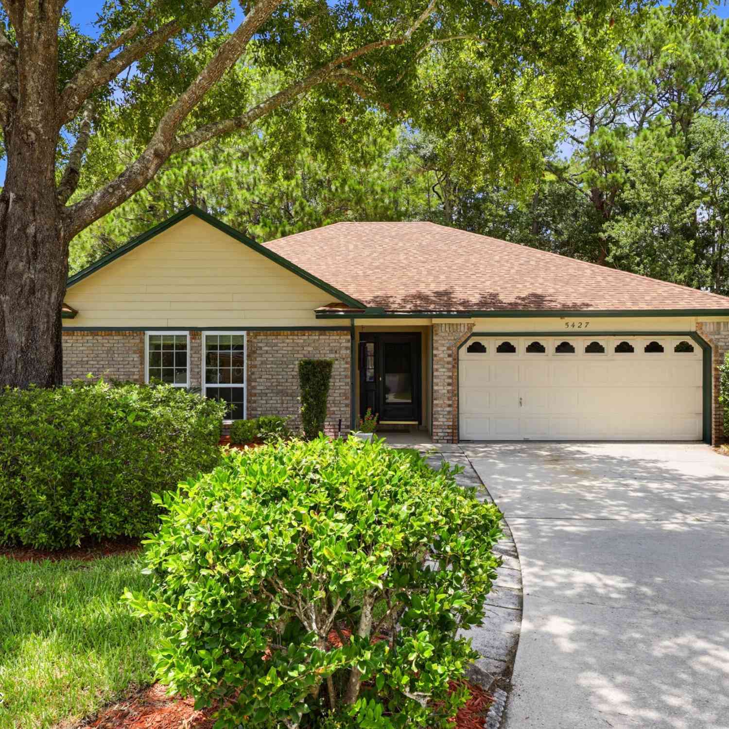 Homes For Sale - 5427 Blue Pacific Drive<br/> Jacksonville, FL 32257