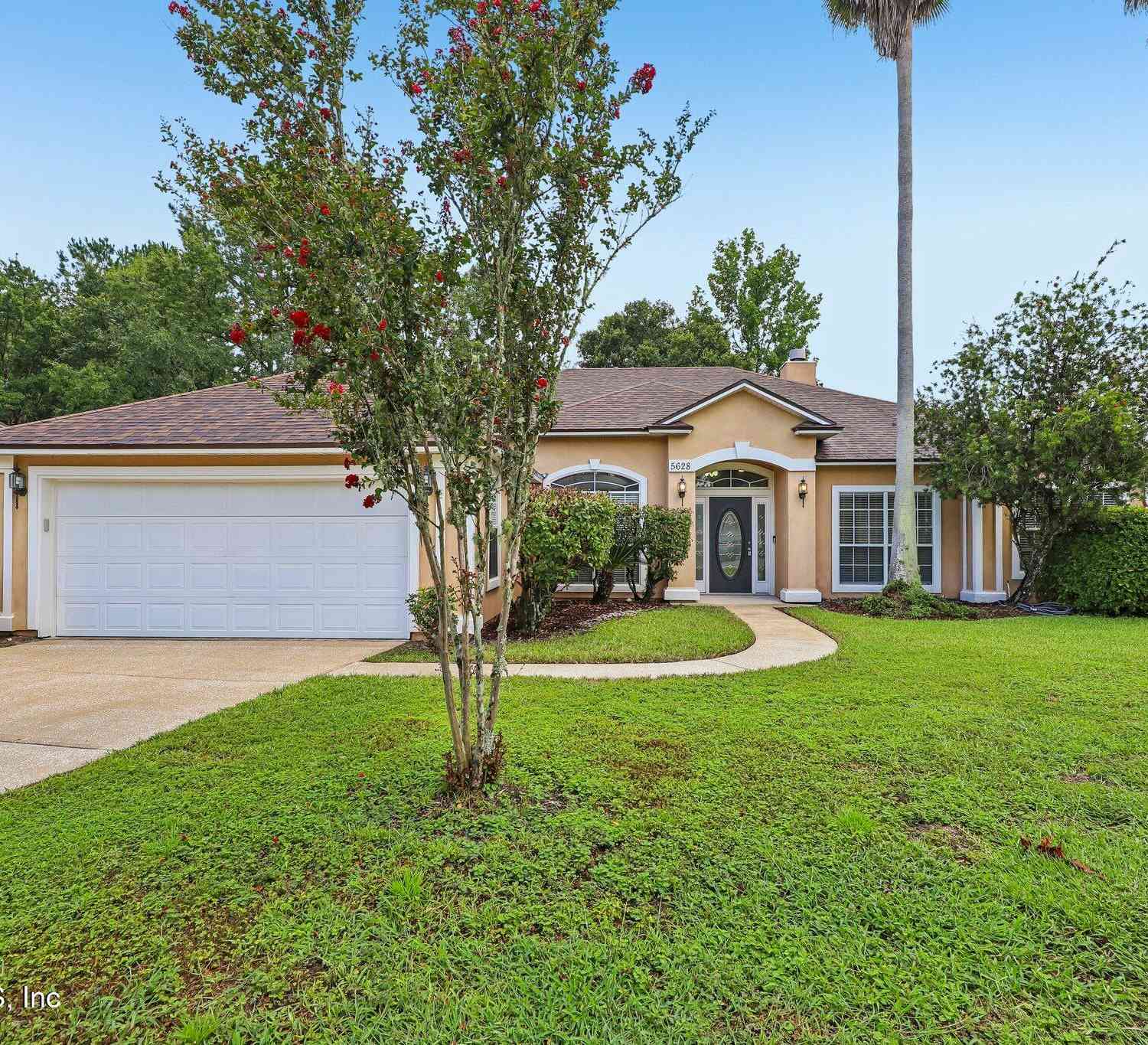 Homes For Sale - 5628 Crest Creek Drive<br/> Jacksonville, FL 32258