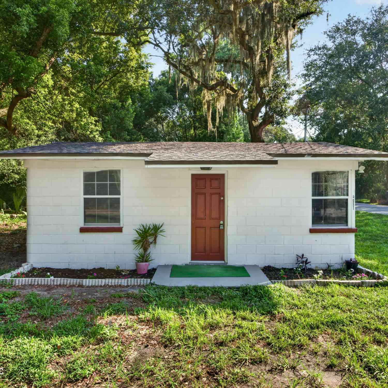 Homes For Sale - 4951 Halls Drive<br/> Jacksonville, FL 32207