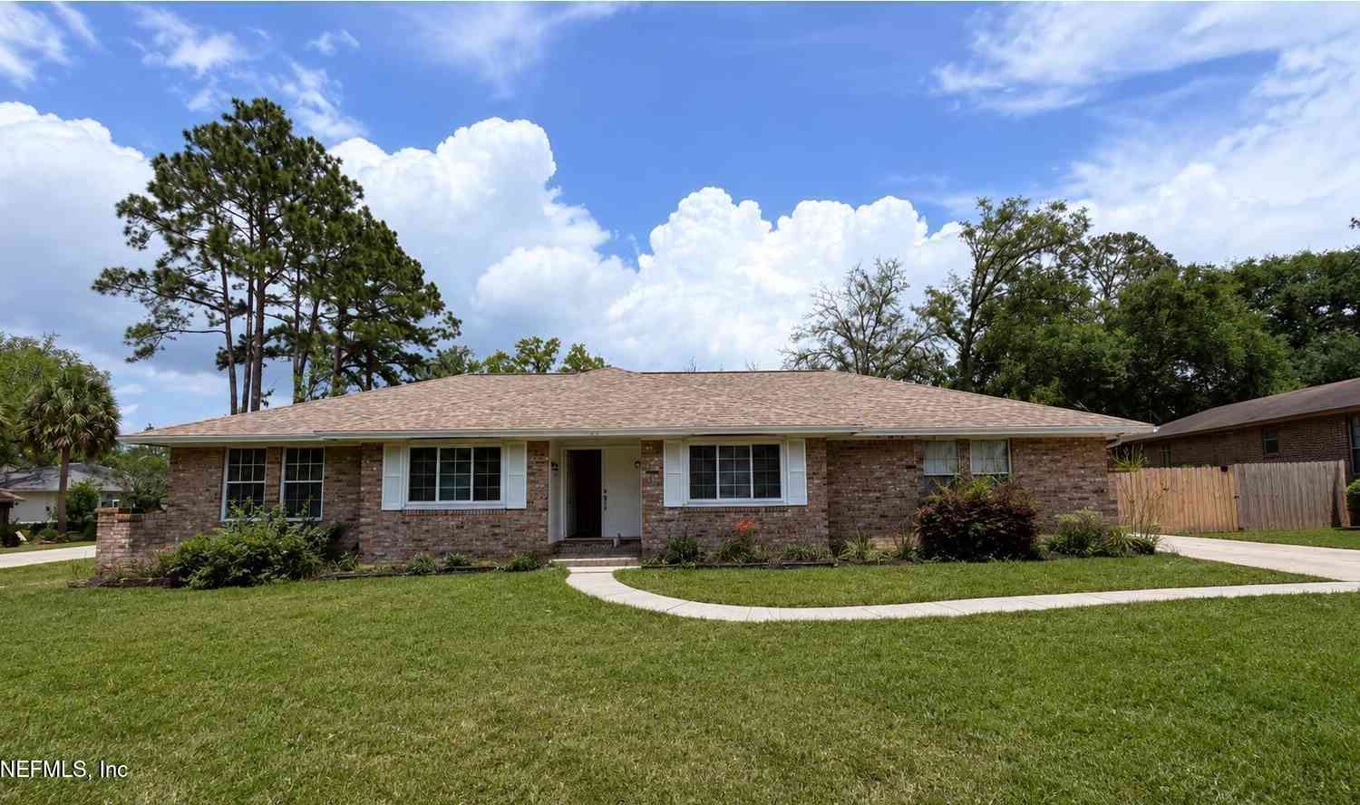 Homes For Sale - 597 Pembridge Court<br/> Orange Park, FL 32073
