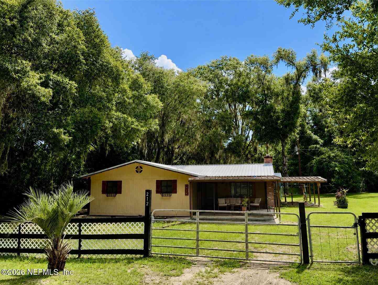 Homes For Sale - 212 Dogwood Drive<br/> Putnam County, Interlachen, FL 32148