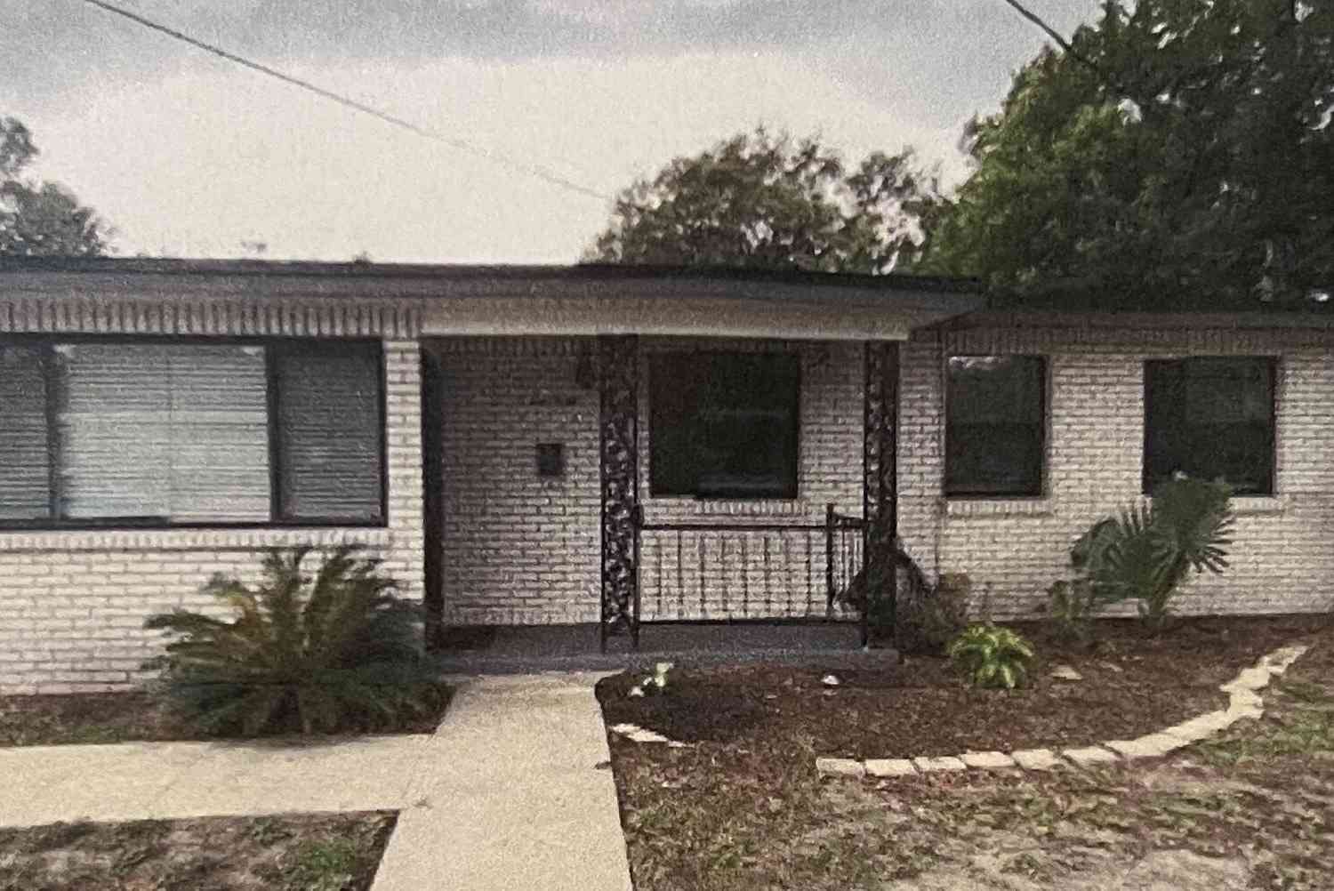 Homes For Sale - 240 Woodside Drive<br/> Orange Park, FL 32073