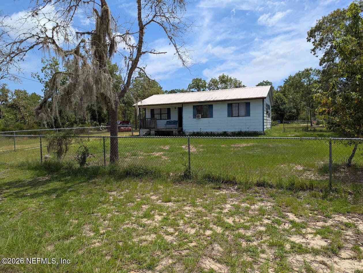 Homes For Sale - 222 Mobile Street<br/> Interlachen, FL 32148