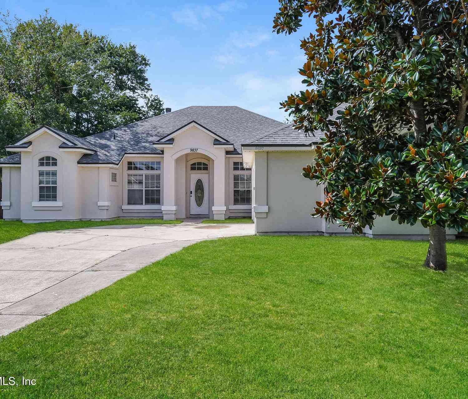 Homes For Sale - 9837 Oxford Station Drive<br/> Jacksonville, FL 32221